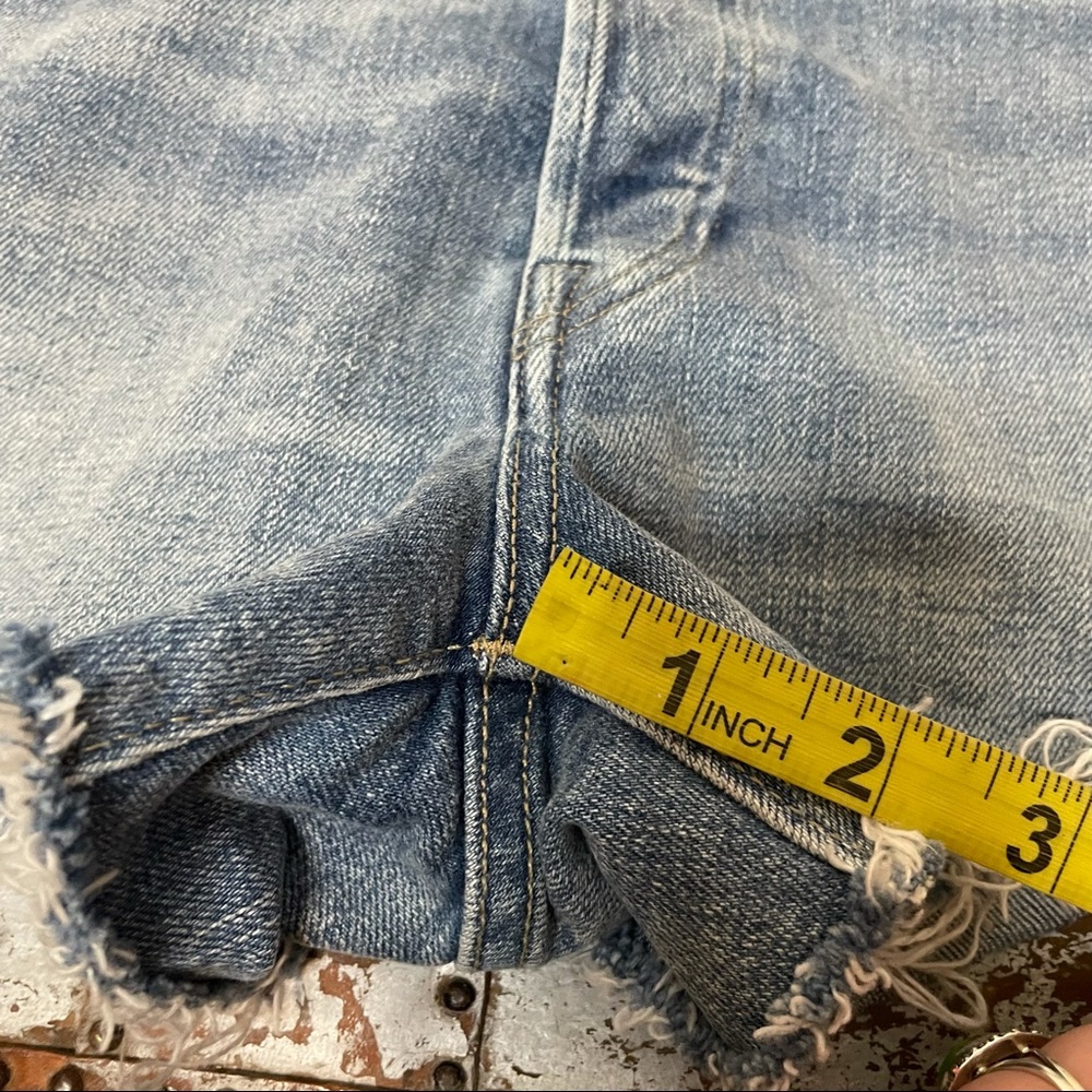 Levi’s 501 Embroidered Shorts - Picture 16 of 16